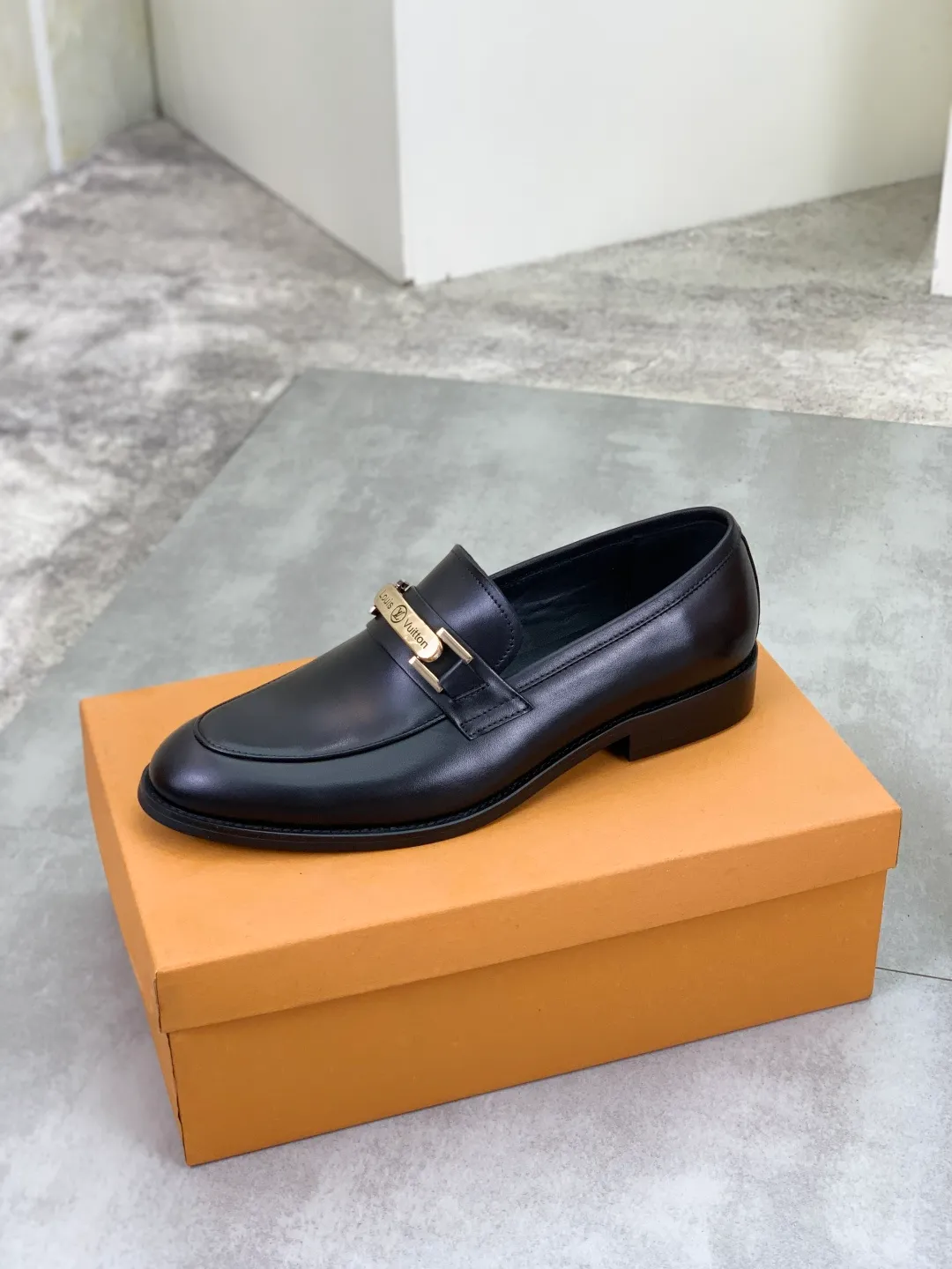 Men's Men's Shoes 💰P420 [New Style] 💰Yangli💎💎💎[Louis Vuitton] LV high-end men's formal business leather shoes, original order 1:1! Original imported calfskin, original metal buckle, imported sheepskin lining for feet, original outsole, men's shoe size: 39-45 (38.46 customized) black optional